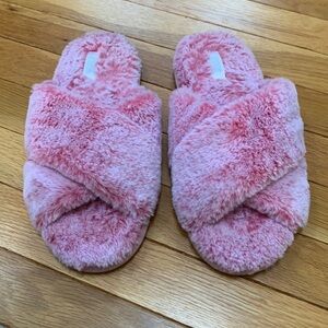 EUC Pink Victoria’s Secret Criss Cross Pink Plush Fluffy Faux Fur Slippers